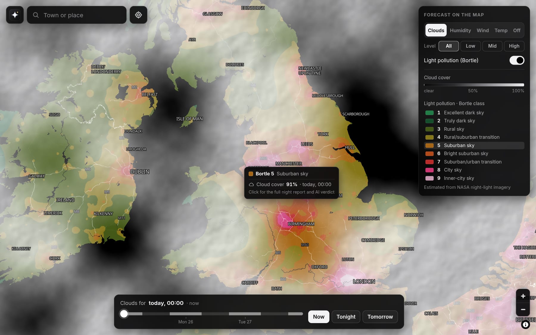 NightSkyCast sky map with clouds, the Bortle light pollution legend and a tooltip for a spot